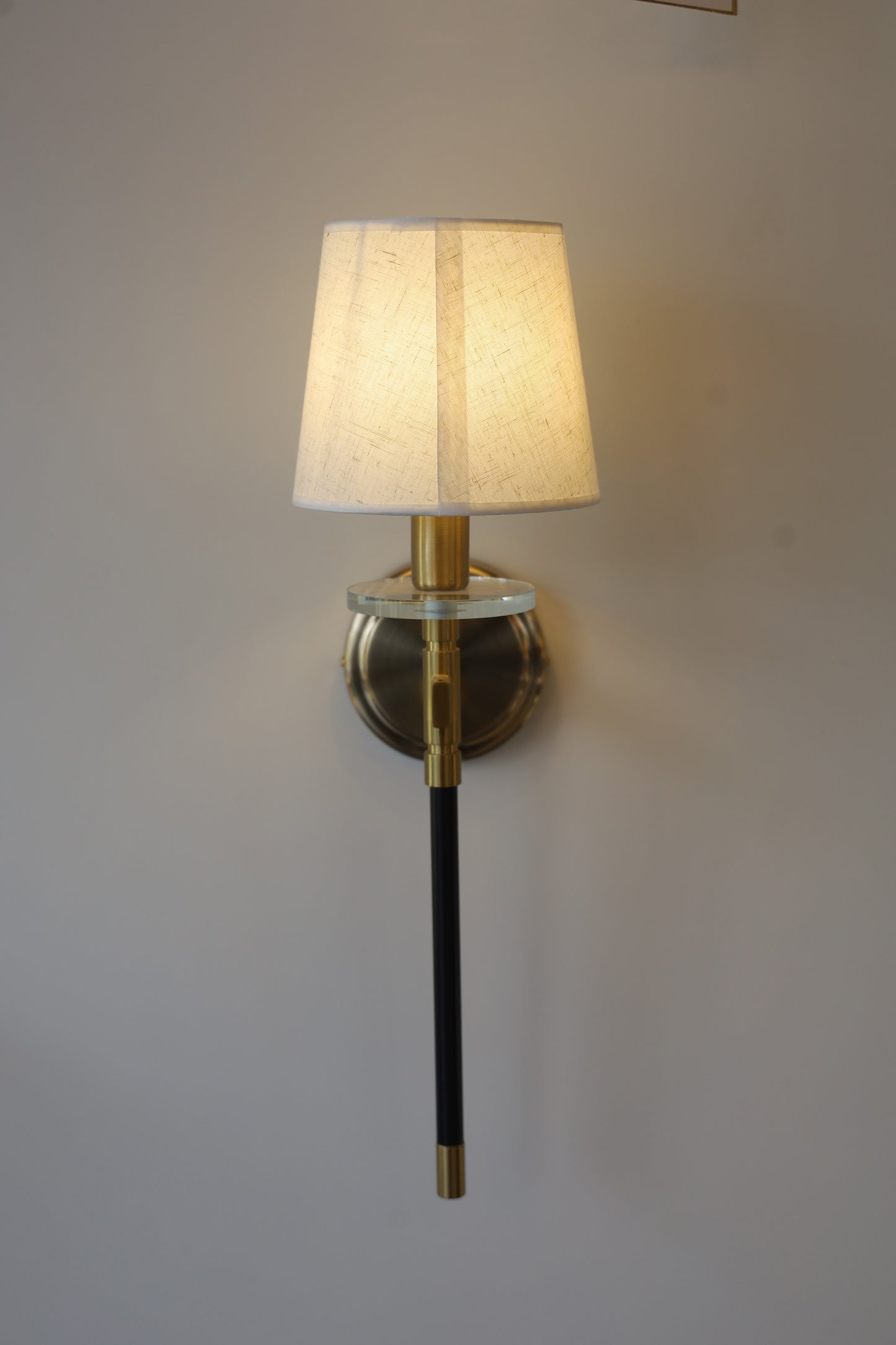 Powerlam Modern Wall Sconce Light with Linen Shade, Brass and Black Finish, Metal Construction (Without Bulb)