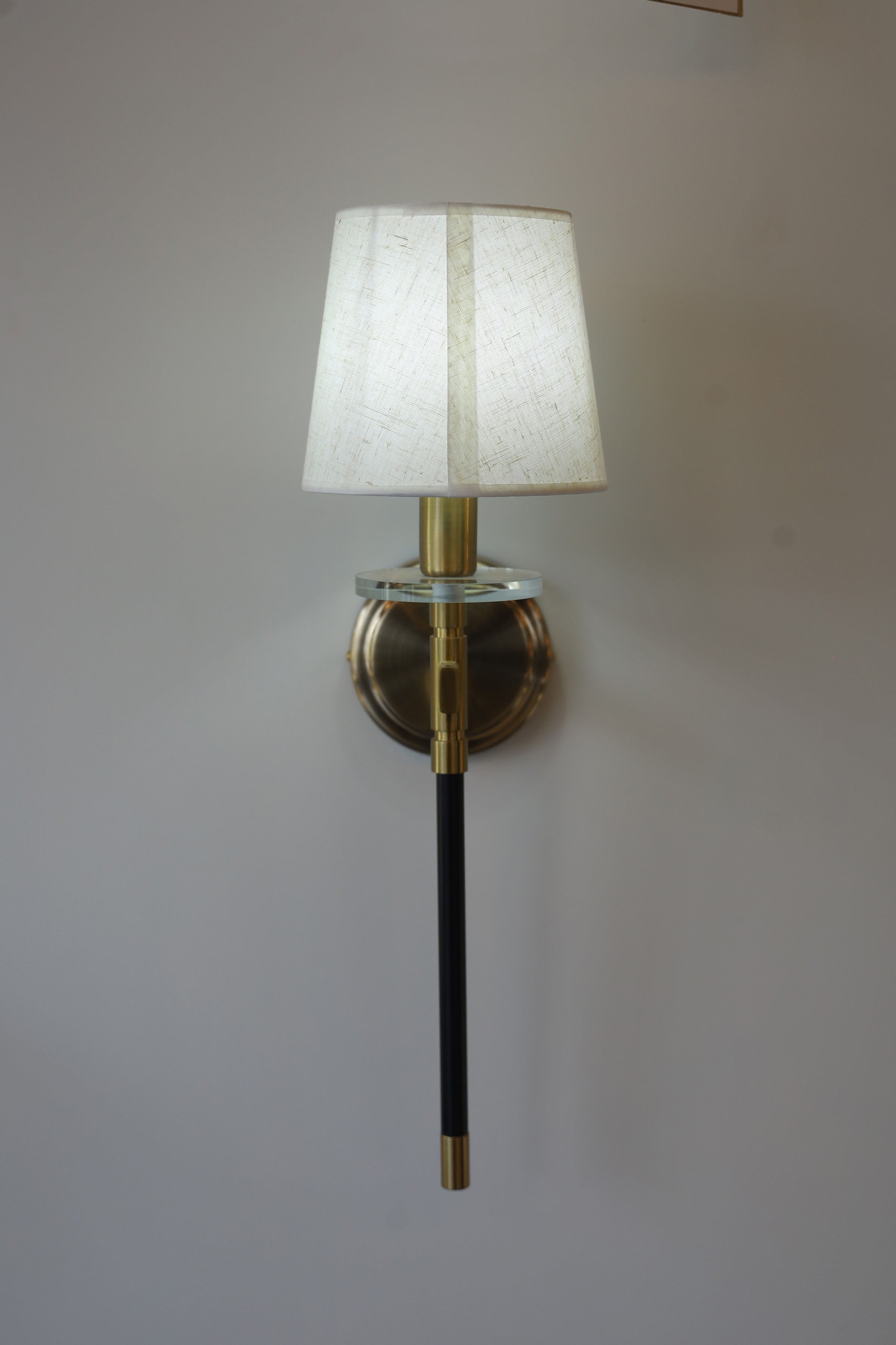 Powerlam Modern Wall Sconce Light with Linen Shade, Brass and Black Finish, Metal Construction (Without Bulb)